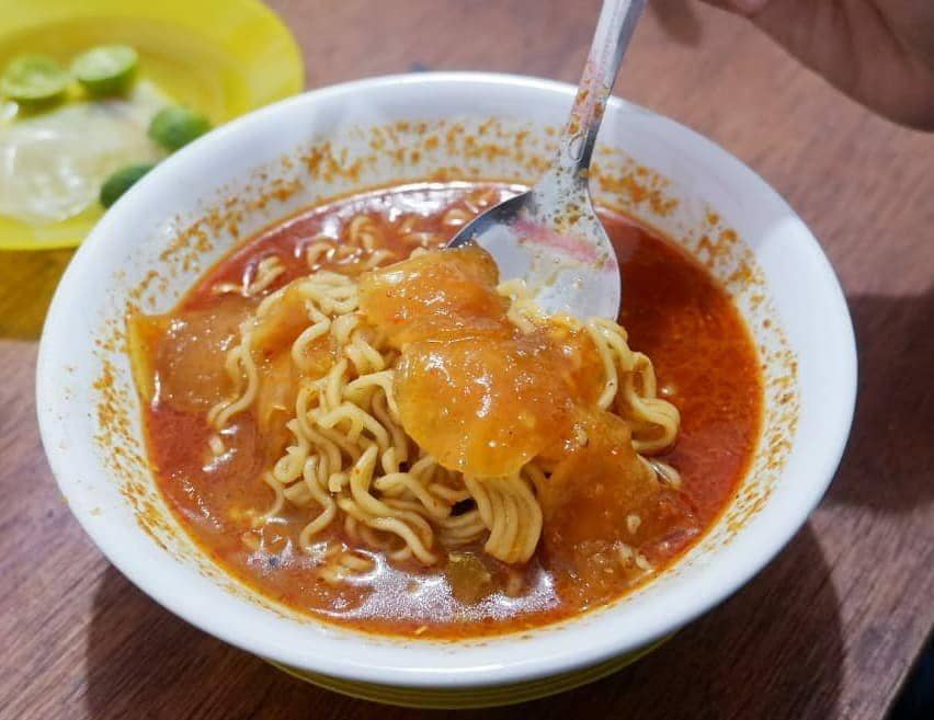 Seblak Pelangi: A Flavorful Bite on Jeruklegi's Riverside
