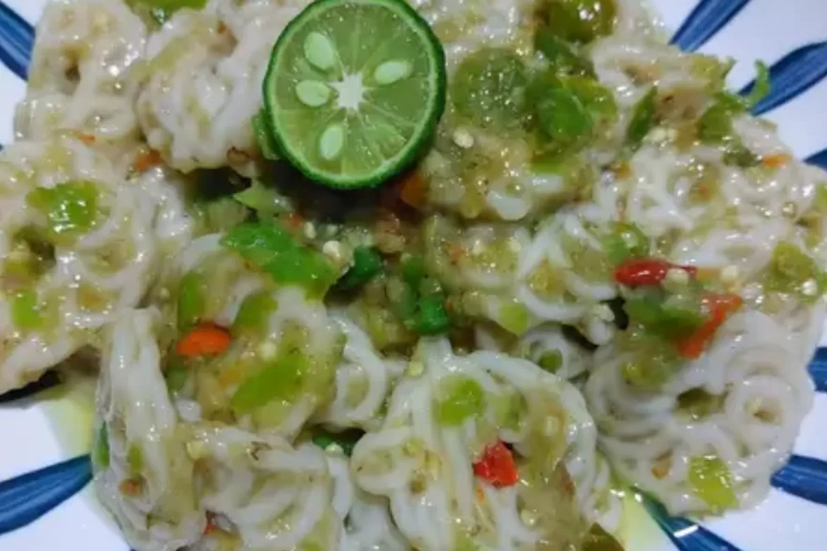 Seblak Pelangi: A Flavorful Bite on Jeruklegi's Riverside
