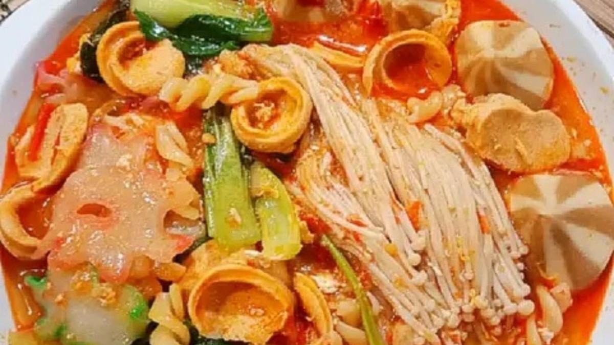 Seblak Pelangi: A Flavorful Bite on Jeruklegi's Riverside